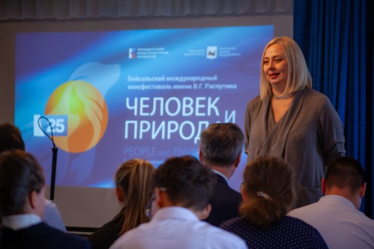 Изображение к материалу: 23 сентября в библиотеке прошел тифлопоказ фильма «Дети выcоких широт»